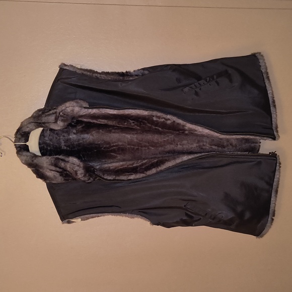 Reversible Faux fur Vest - Picture 4 of 7